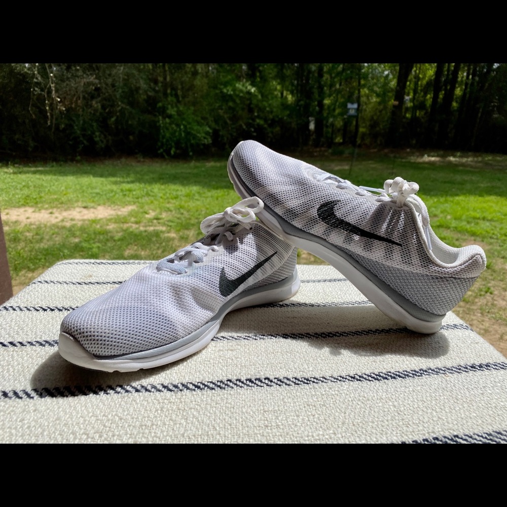 Nike Tennis Shoes